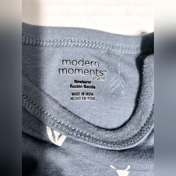 Modern Moments by Gerber Baby Boy Onesie With Arrows Size: Newborn - Picture 3 of 4